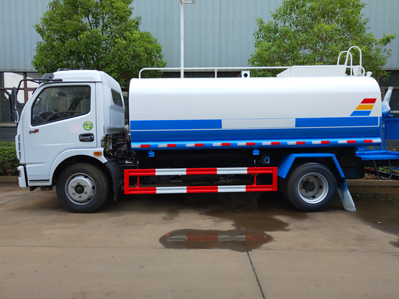 樂(lè)山灑水車(chē)廠家 樂(lè)山灑水車(chē)廠家