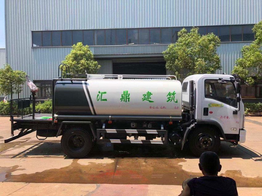 廠家直銷灑水車,湖北程力 廠家直銷灑水車,湖北程力