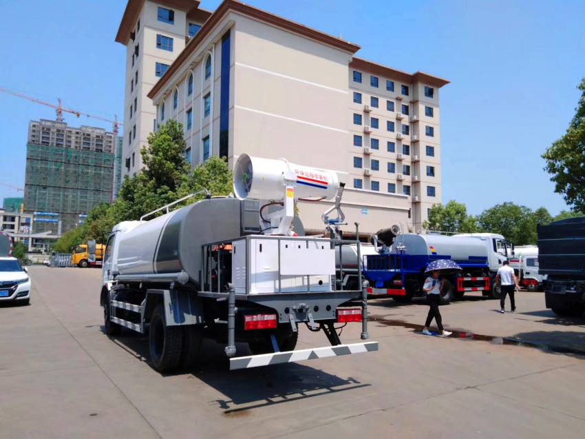 國(guó)六8灑水抑塵車(chē) 國(guó)六8灑水抑塵車(chē)