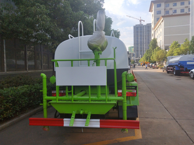 東風(fēng)多利卡水罐車 東風(fēng)多利卡水罐車