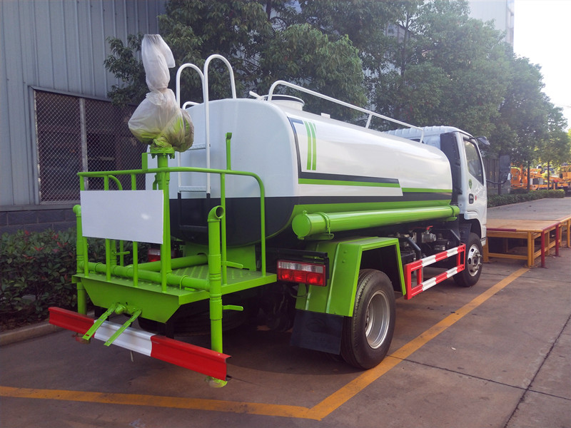 東風(fēng)D6多利卡5噸灑水車 東風(fēng)D6多利卡5噸灑水車