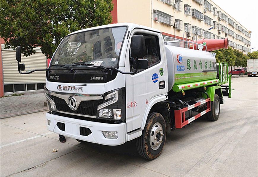 東風福瑞卡5方灑水車側(cè)方展示圖