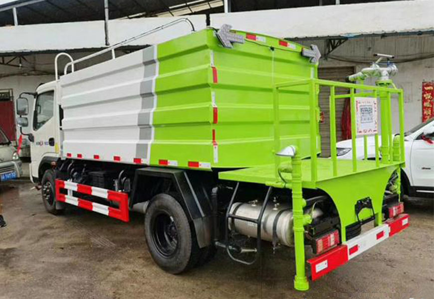 時(shí)風(fēng)7方藍(lán)牌多功能抑塵灑水車(chē)后方展示圖