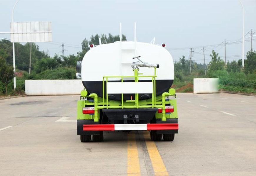 東風(fēng)凱普特灑水車后面圖