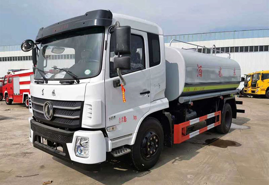 東風(fēng)隨專12噸灑水車